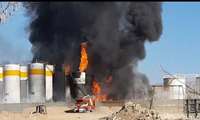 حضور آتش نشانان شهرک صنعتی بیرجند در محل آتش سوزی منطقه ویژه اقتصادی